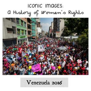 The image shows feminist groups and demonstrators filling up the streets of Carcas.